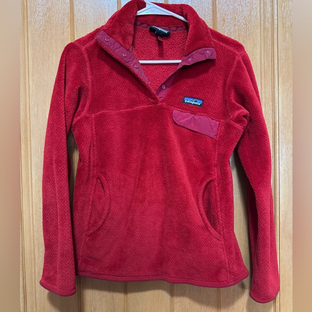 Patagonia Vibrant Red Fleece Jacket size Small
P-P 18-19 stretch length 24”